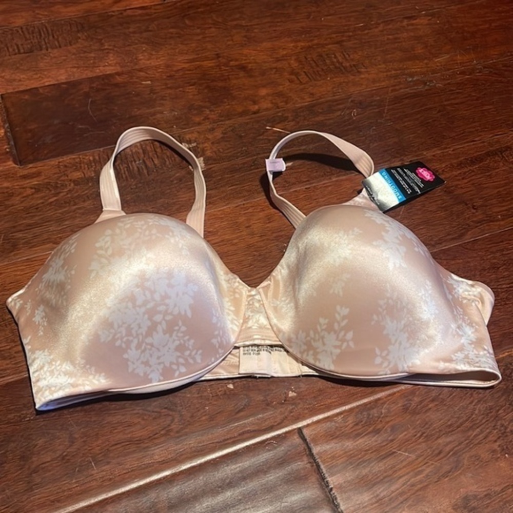 Bali bra size 42D brand new with tags light tan color with cream floral